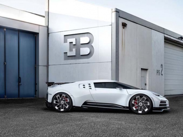 Bugatti yeni modeli Centodieci'yi sergiledi 7