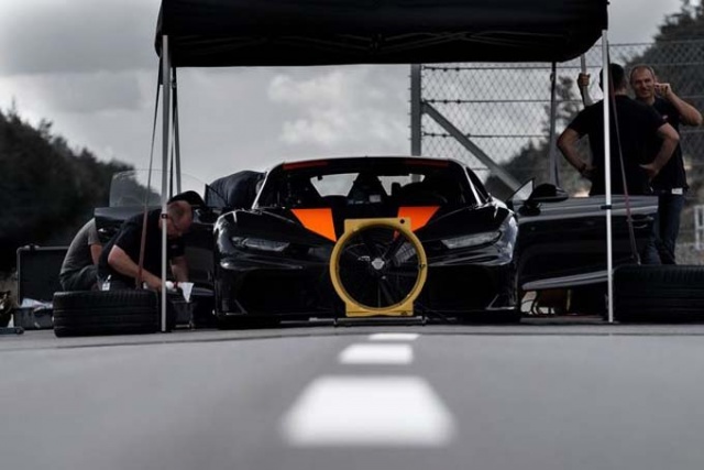 Bugatti Chiron dünya hız rekorunu kırdı 13