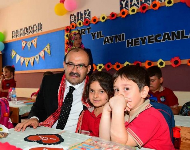 Trabzon'da ders zilini Vali Ustaoğlu ve Bahar Ayvazoğlu çaldı 2