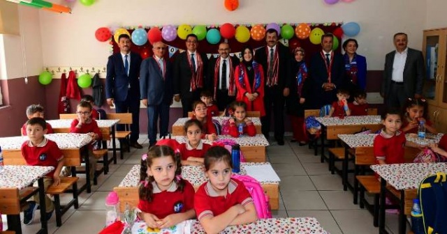 Trabzon'da ders zilini Vali Ustaoğlu ve Bahar Ayvazoğlu çaldı 3