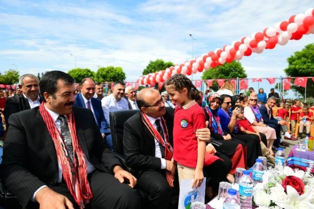 Trabzon'da ders zilini Vali Ustaoğlu ve Bahar Ayvazoğlu çaldı 11