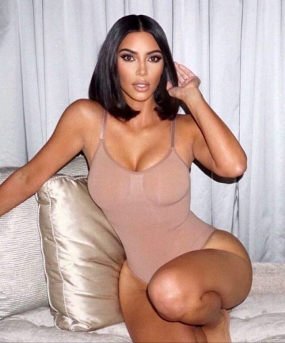 Kim Kardashian’ın kötü gecesi! korsesini çıkaramayınca altına kaçırdı 4