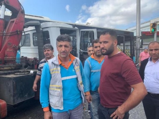 Ümraniye'de kamyon otobüse çarptı 7