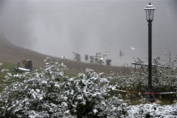 Limni Gölüne sezonun ilk karı yağdı 5