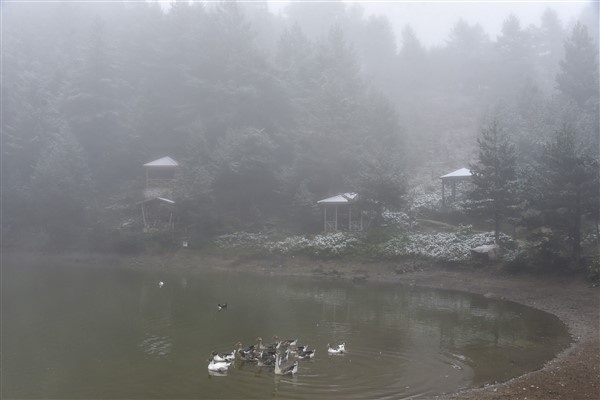 Limni Gölüne sezonun ilk karı yağdı 7