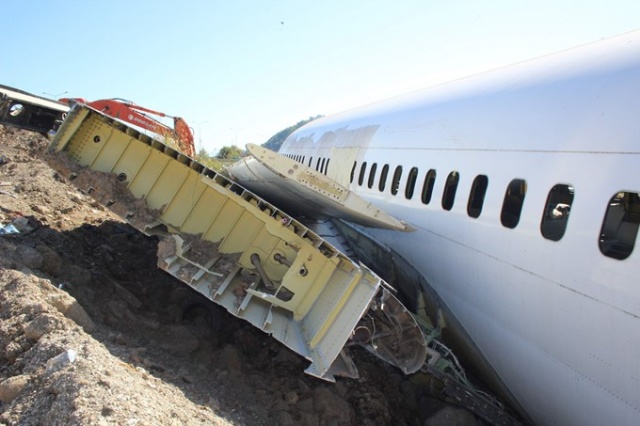 Trabzon'da pistten çıkan o uçak şimdi kaldırılmak isteniyor 14