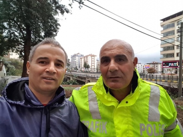Trabzon polisi iş başında - Ayakkabılarını çıkardı ve... 8