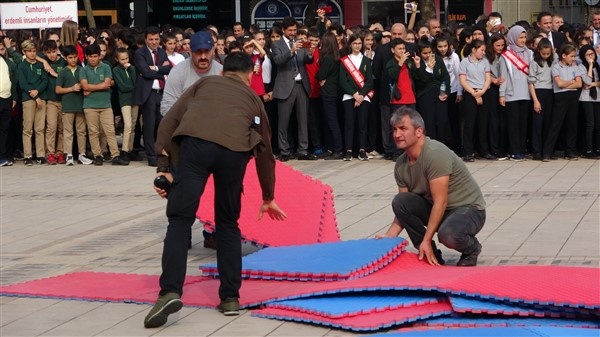 Trabzon'da gösterilerde minder eziyeti 15