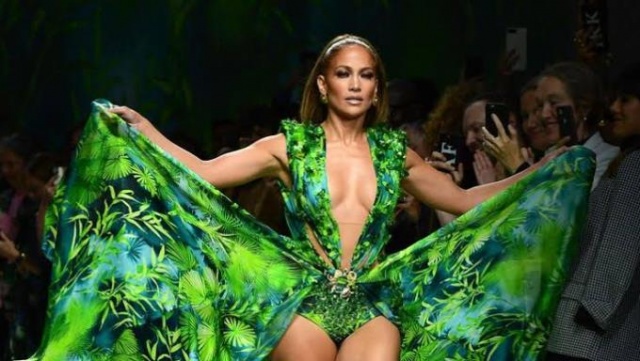 Jennifer Lopez'e iğrenç taciz: ''Göğüslerini aç'' 2