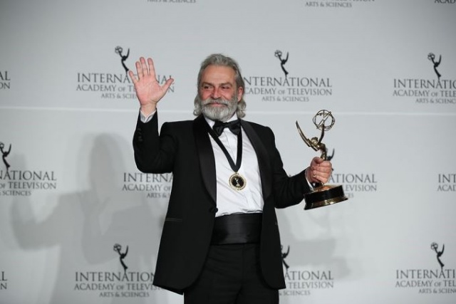 Haluk Bilginer Uluslararası Emmy Ödülleri'nde 'En İyi Erkek Oyuncu' ödülünü kazandı 16