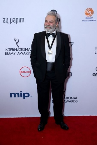 Haluk Bilginer Uluslararası Emmy Ödülleri'nde 'En İyi Erkek Oyuncu' ödülünü kazandı 4