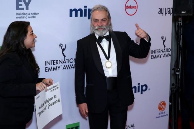 Haluk Bilginer Uluslararası Emmy Ödülleri'nde 'En İyi Erkek Oyuncu' ödülünü kazandı 7