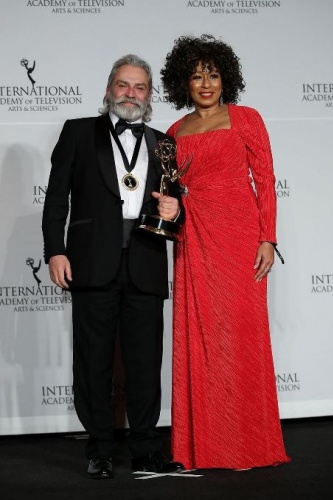 Haluk Bilginer Uluslararası Emmy Ödülleri'nde 'En İyi Erkek Oyuncu' ödülünü kazandı 10