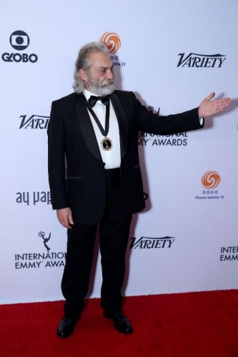 Haluk Bilginer Uluslararası Emmy Ödülleri'nde 'En İyi Erkek Oyuncu' ödülünü kazandı 11