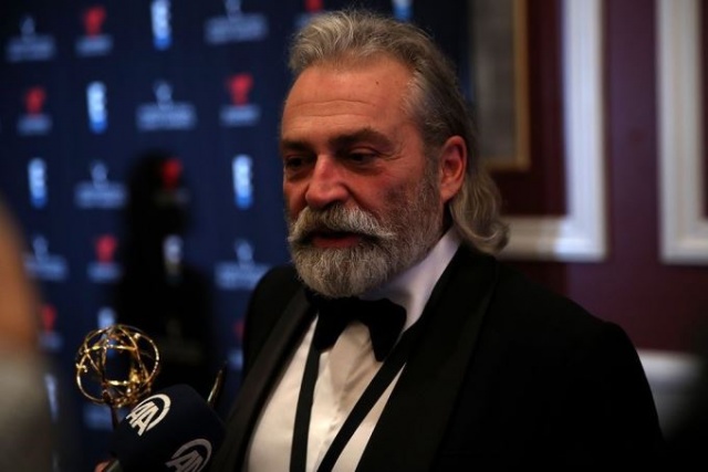 Haluk Bilginer Uluslararası Emmy Ödülleri'nde 'En İyi Erkek Oyuncu' ödülünü kazandı 13