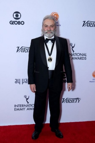 Haluk Bilginer Uluslararası Emmy Ödülleri'nde 'En İyi Erkek Oyuncu' ödülünü kazandı 14