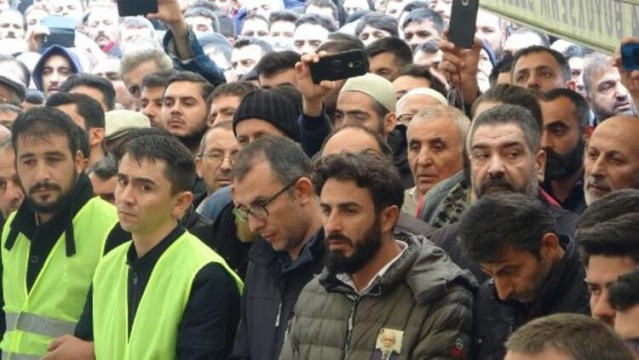 'Sahte peygamber' İskender Erol Evrenosoğlu'nun cenazesine 3 bin kişi katıldı 6