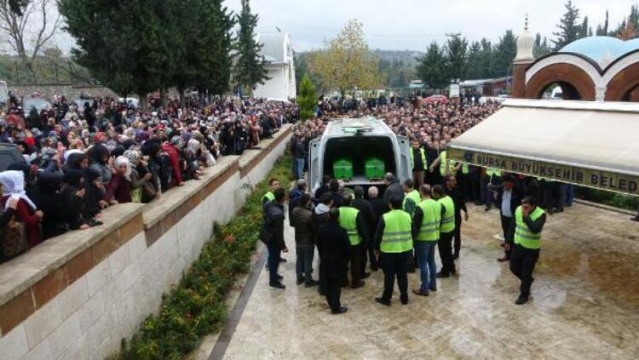 'Sahte peygamber' İskender Erol Evrenosoğlu'nun cenazesine 3 bin kişi katıldı 5