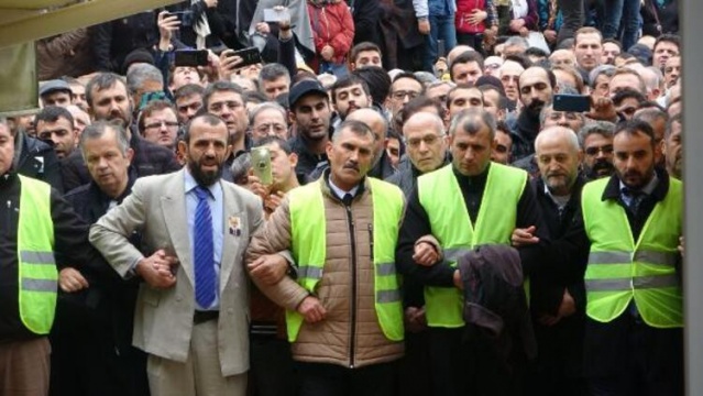 'Sahte peygamber' İskender Erol Evrenosoğlu'nun cenazesine 3 bin kişi katıldı 12