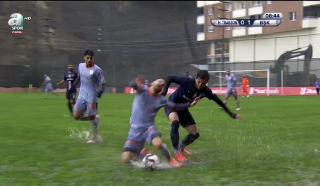 Hekimoğlu Trabzon - Başakşehir maçında yağmur zor anlar yaşattı 3