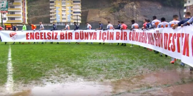 Hekimoğlu Trabzon - Başakşehir maçında yağmur zor anlar yaşattı 2