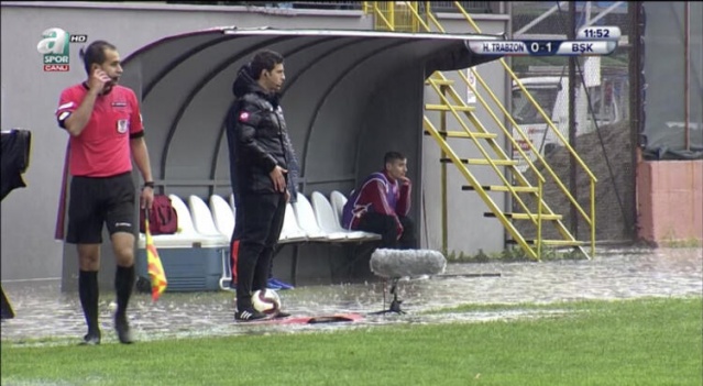 Hekimoğlu Trabzon - Başakşehir maçında yağmur zor anlar yaşattı 4