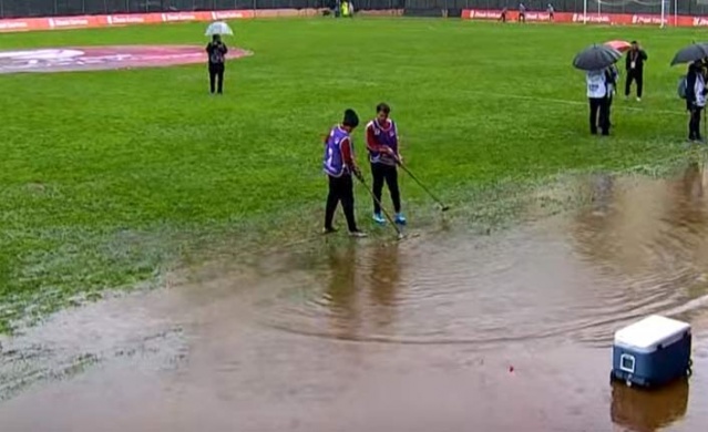 Hekimoğlu Trabzon - Başakşehir maçında yağmur zor anlar yaşattı 6