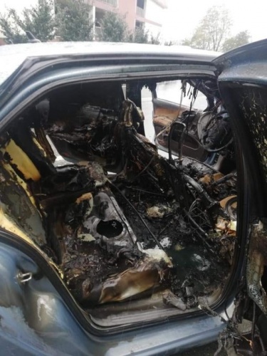 Rize'de seyir halindeki araç alev alev yandı 6