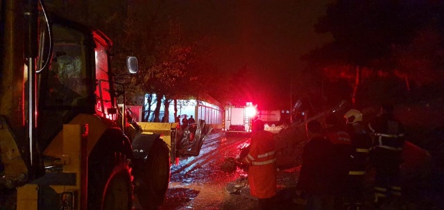 Şanlıurfa'da etkili yağmur nedeniyle okulun istinat duvarı çöktü 6