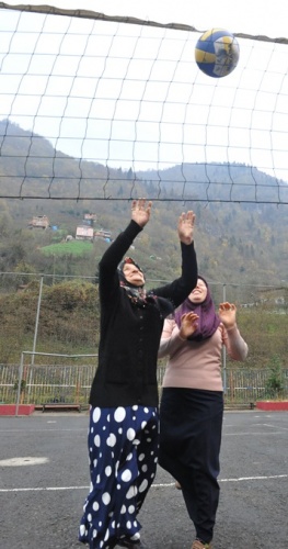 Trabzon'da tarlaya spor molası 5