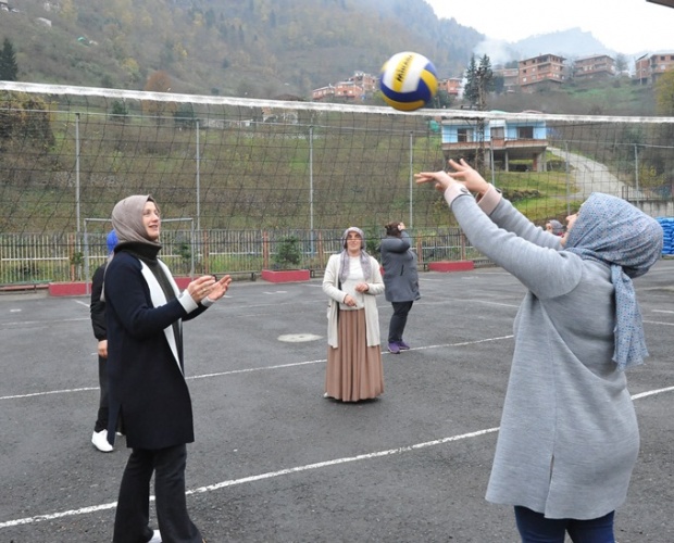 Trabzon'da tarlaya spor molası 7