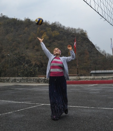Trabzon'da tarlaya spor molası 10