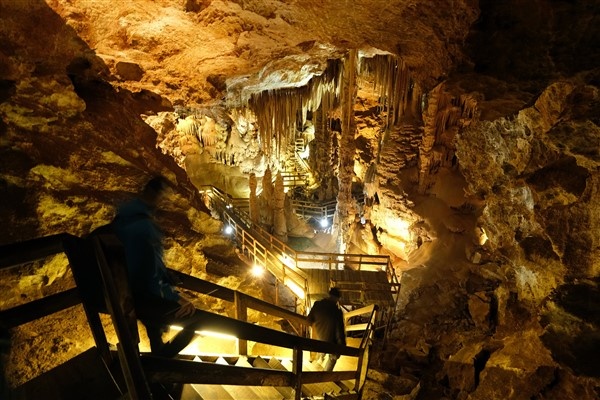 Gümüşhane'deki yer altı mağarasını 120 bin kişi ziyaret etti 9