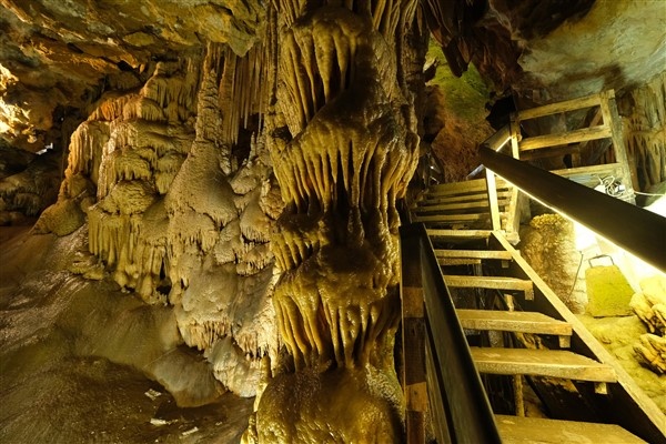 Gümüşhane'deki yer altı mağarasını 120 bin kişi ziyaret etti 10