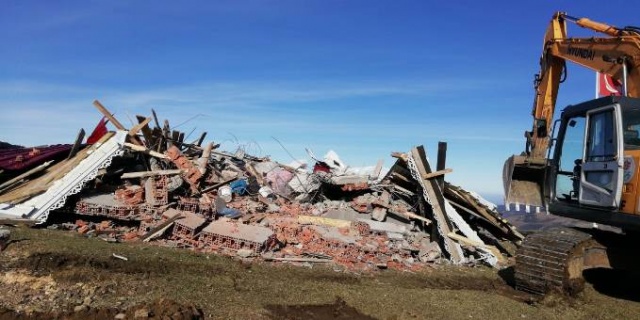 Trabzon’da yıkımlar sürüyor – 5 yapı daha… 5