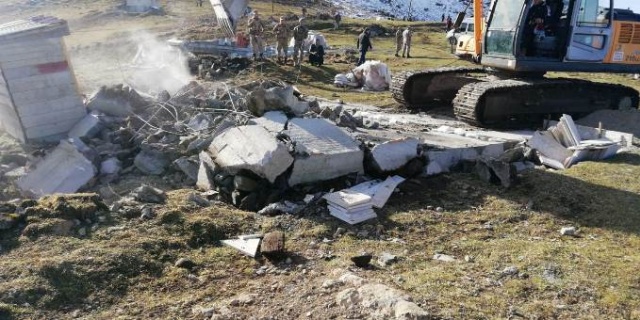 Trabzon’da yıkımlar sürüyor – 5 yapı daha… 8