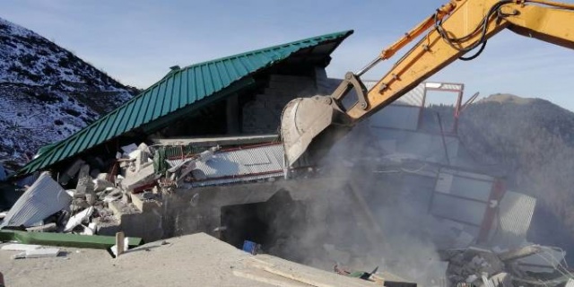 Trabzon’da yıkımlar sürüyor – 5 yapı daha… 7