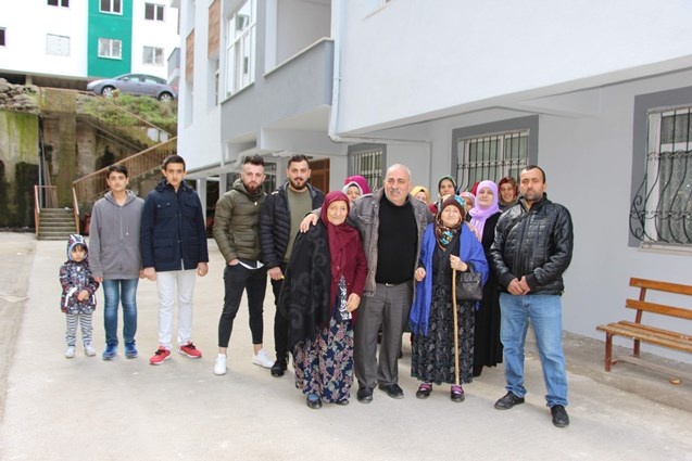 Trabzon'da bu bina sahipleri hapishane hayatı yaşıyor 4