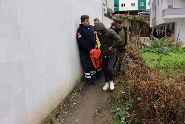Trabzon'da bu bina sahipleri hapishane hayatı yaşıyor 11