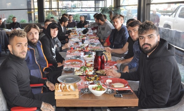 Hekimoğlu Trabzon'da önce kahvaltı sonra antrenman 2