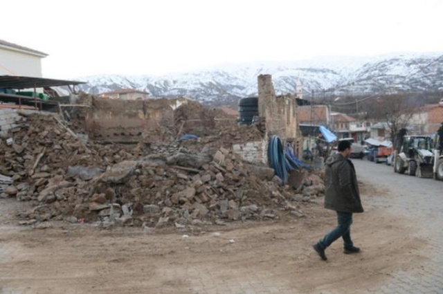 Elazığ'da gün ağardı! İşte Elazığ depreminden fotoğraflar... 5
