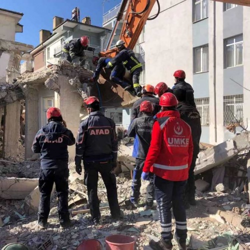 Trabzon'dan deprem bölgesine - Canla başla çalışıyorlar 6