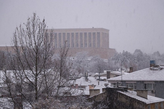 Ankaralılar güne kar yağışıyla uyandı! 6
