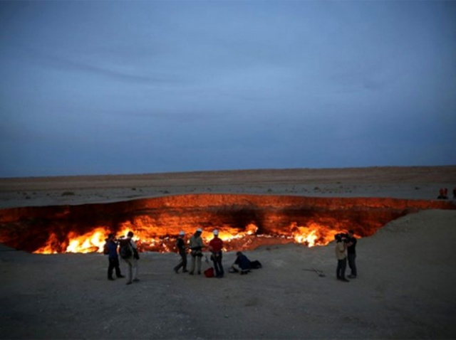 Türkmenistan'daki korkunç çukur 50 yıldır cayır cayır yanıyor, gören şaşıp kalıyor! 1