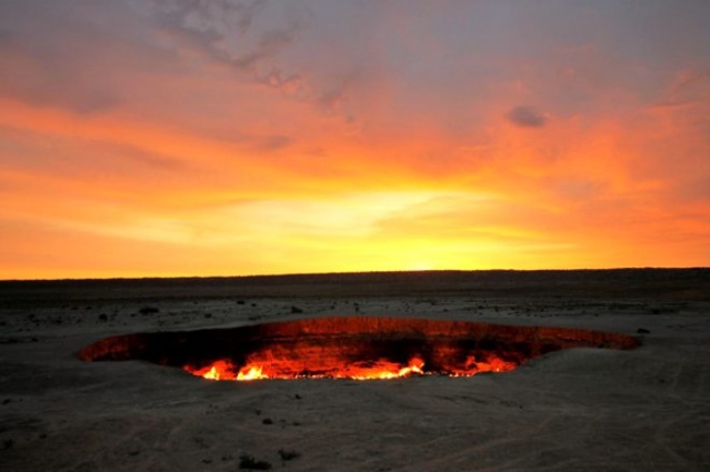 Türkmenistan'daki korkunç çukur 50 yıldır cayır cayır yanıyor, gören şaşıp kalıyor! 2