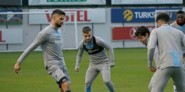 Trabzonspor'un yeni transferi göreve hazır 4