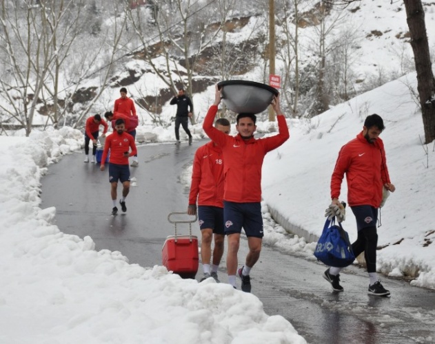 Sahalar karla kaplanınca Hekimoğlu Trabzon orada çalıştı 9