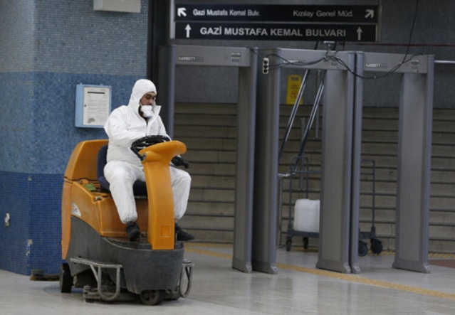 Başkentte metro ve Ankaray istasyonlarında "virüs" temizliği 11