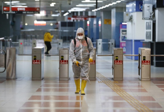 Başkentte metro ve Ankaray istasyonlarında "virüs" temizliği 13