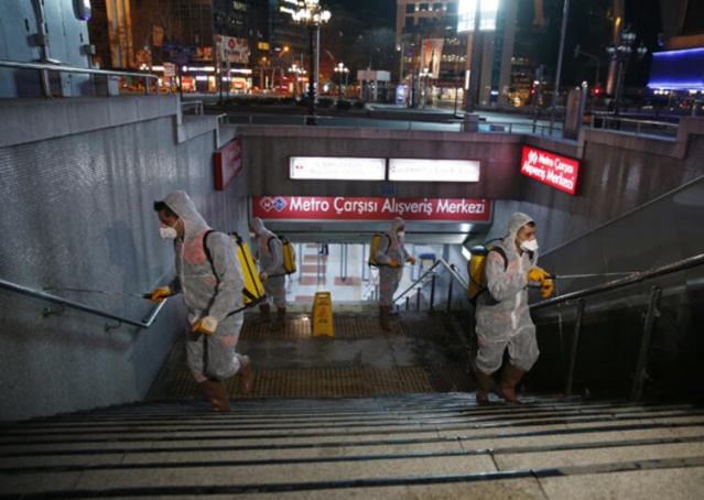 Başkentte metro ve Ankaray istasyonlarında "virüs" temizliği 14